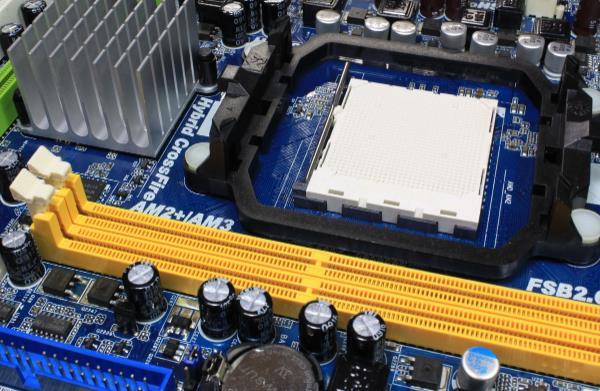 电脑内存条插槽