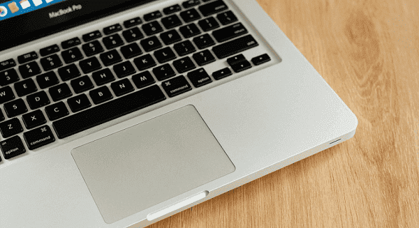 检查是否误关闭触摸板功能