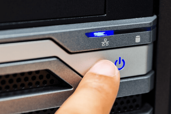 长按电源键强制关机