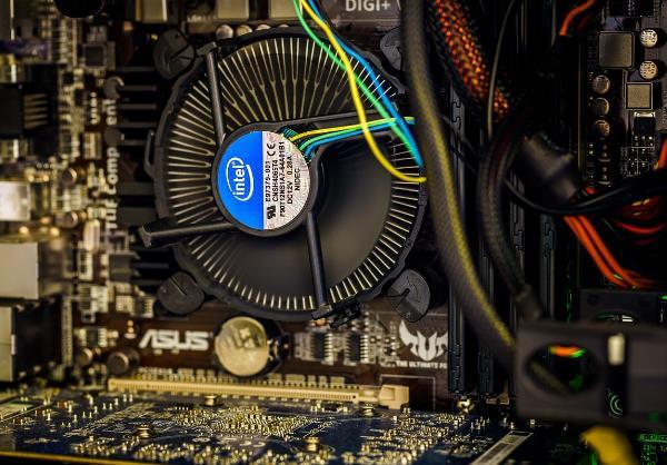 检查并更换风扇