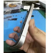 苹果客服回应iPhone13鼓包